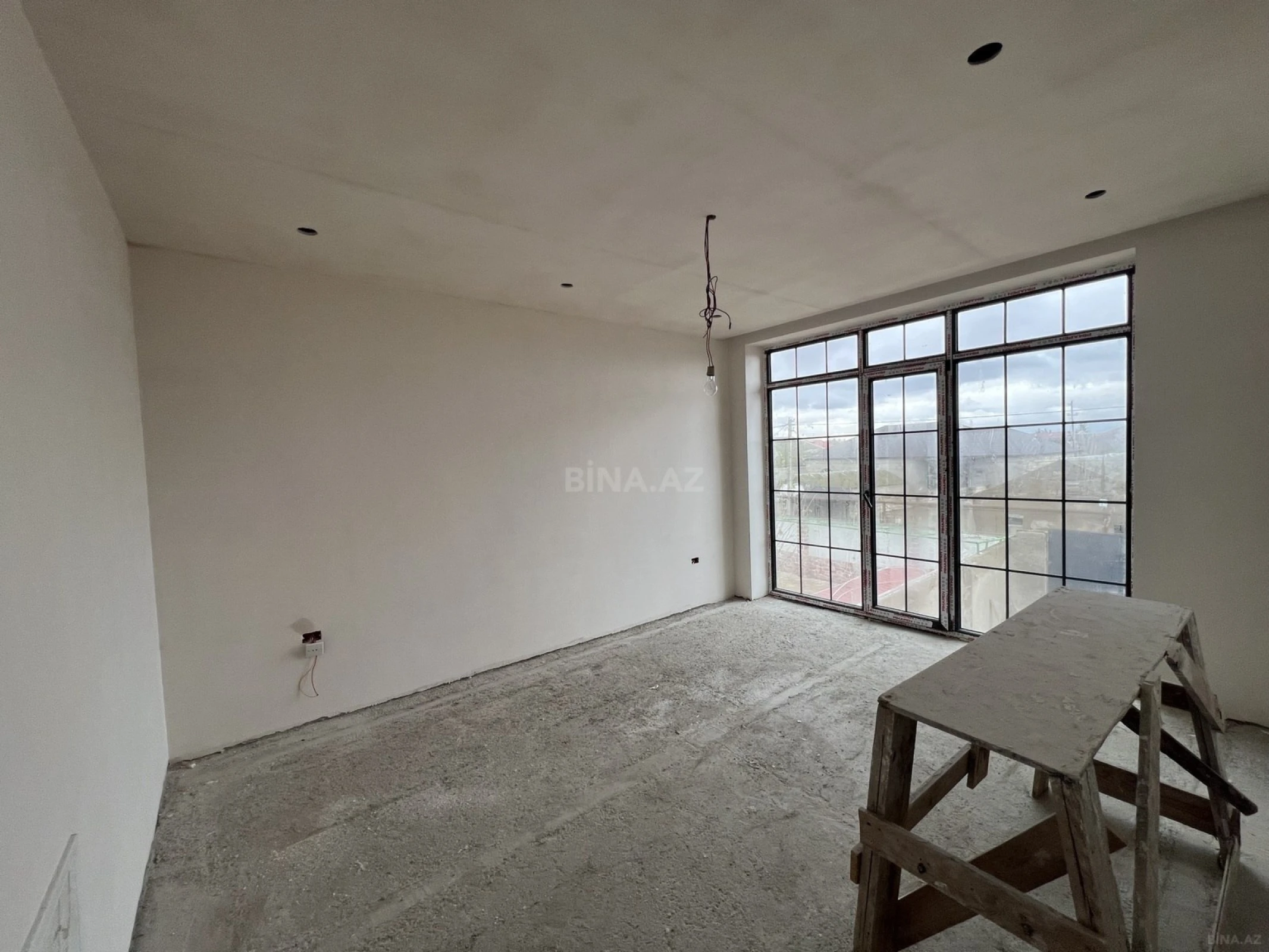 Satılır 6 otaqlı həyət evi 240 m²