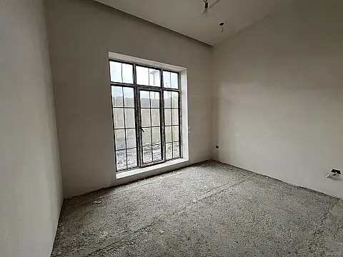 Satılır 6 otaqlı həyət evi 240 m²