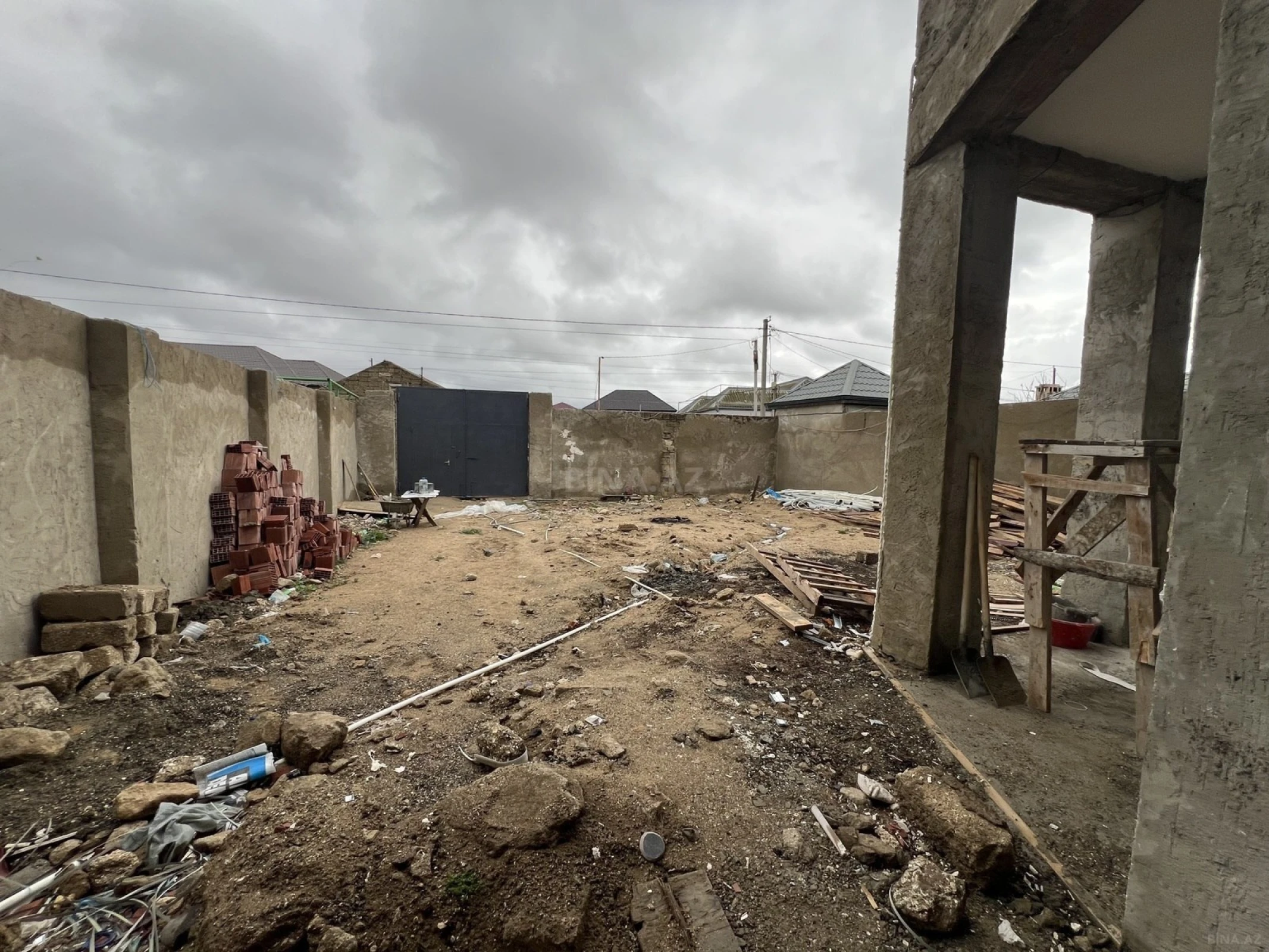 Satılır 6 otaqlı həyət evi 240 m²