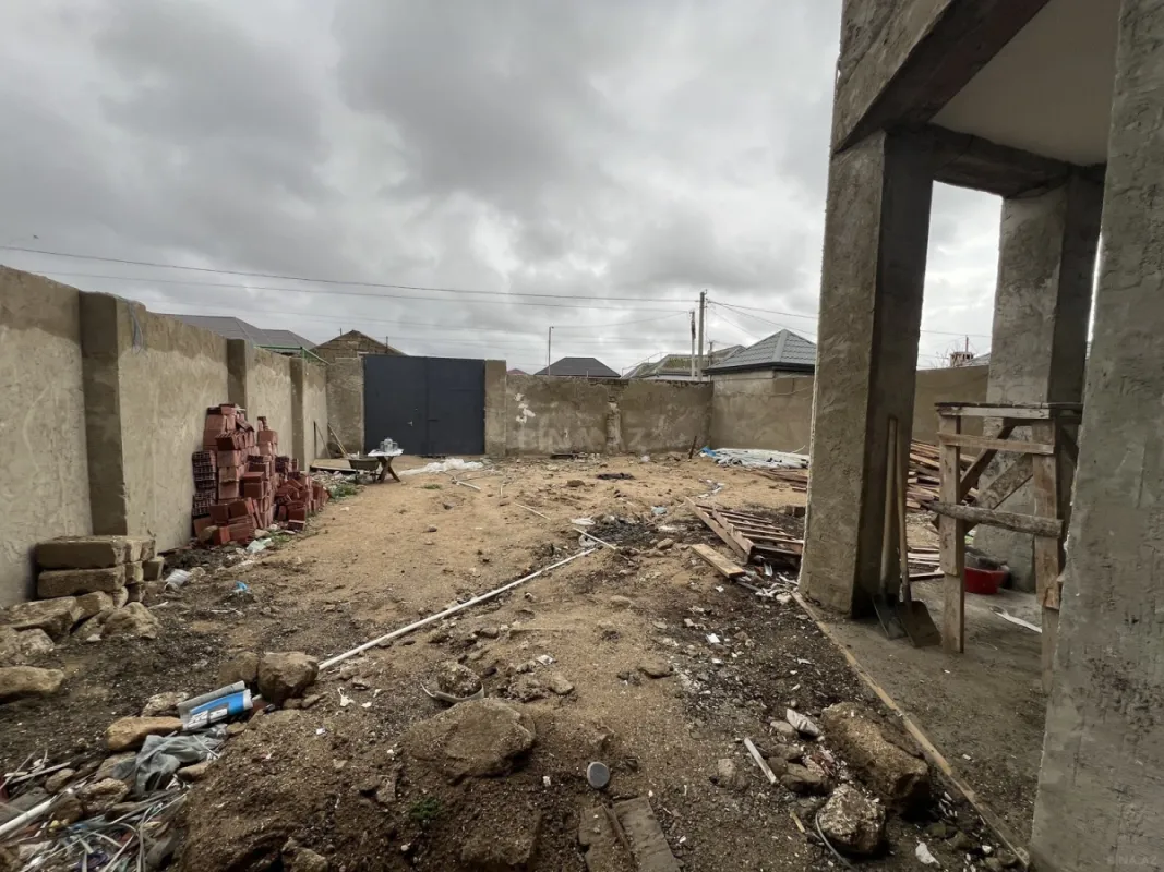 Satılır 6 otaqlı həyət evi 240 m²