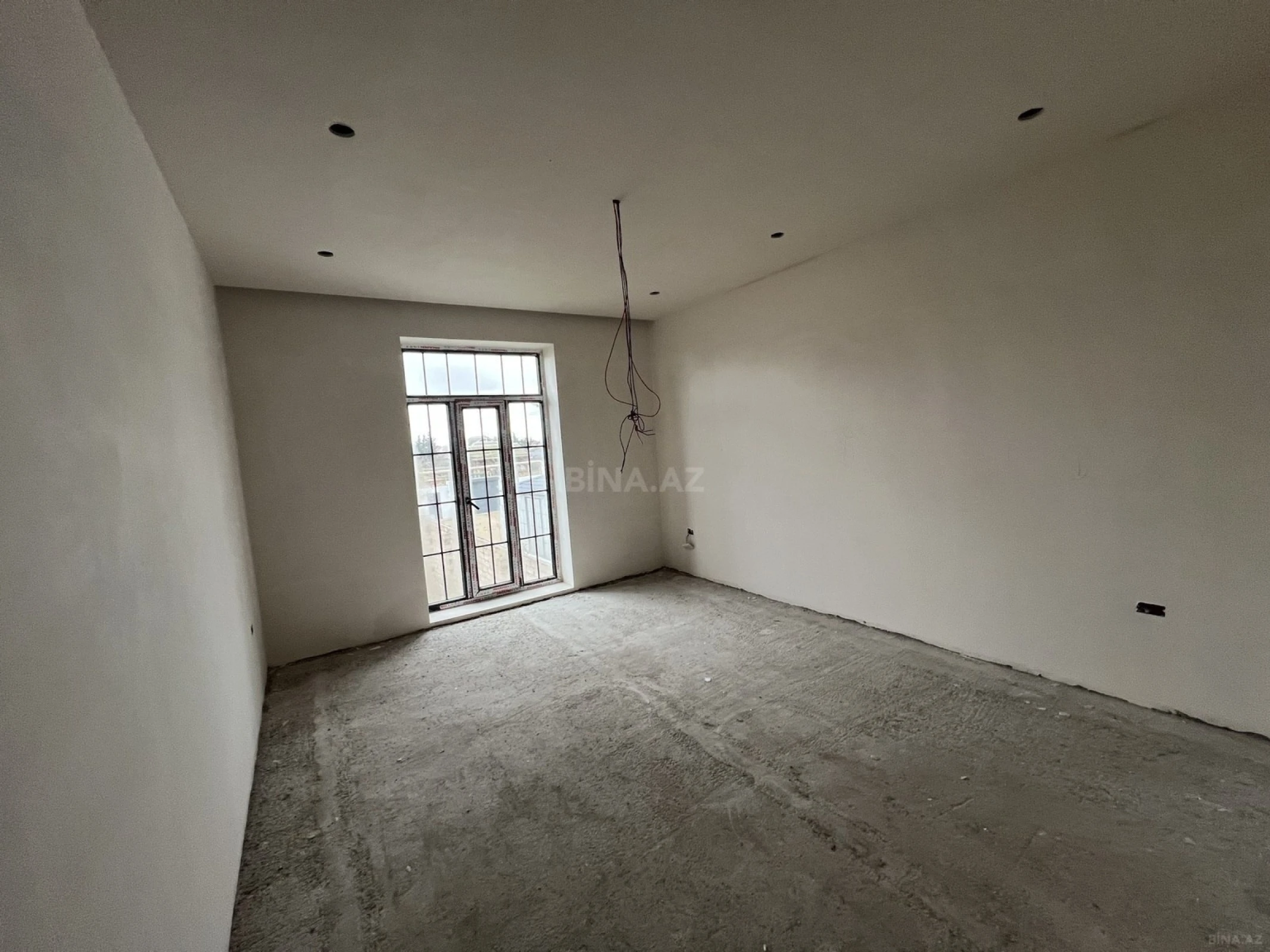 Satılır 6 otaqlı həyət evi 240 m²