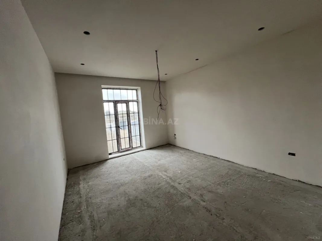 Satılır 6 otaqlı həyət evi 240 m²