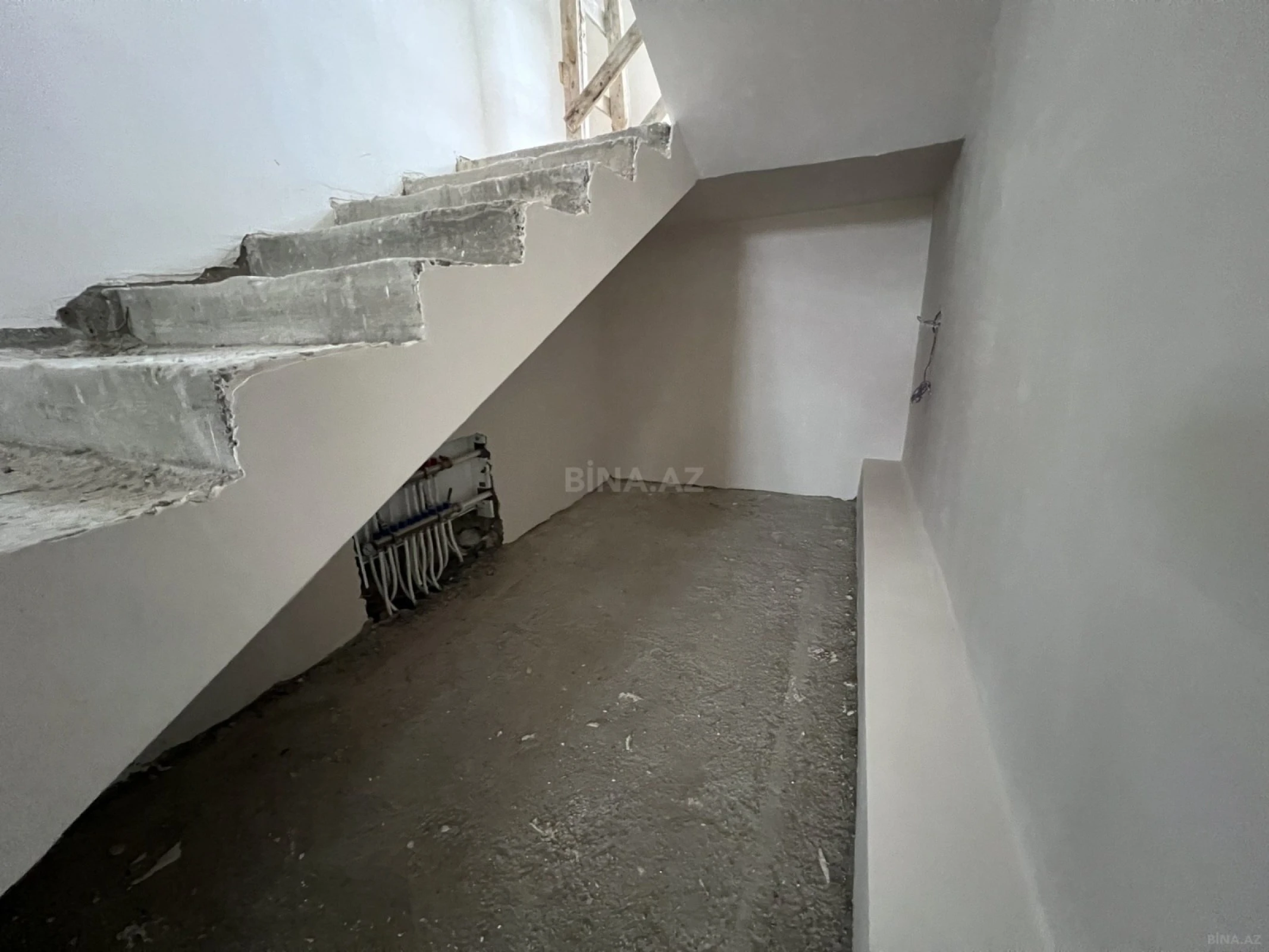 Satılır 6 otaqlı həyət evi 240 m²