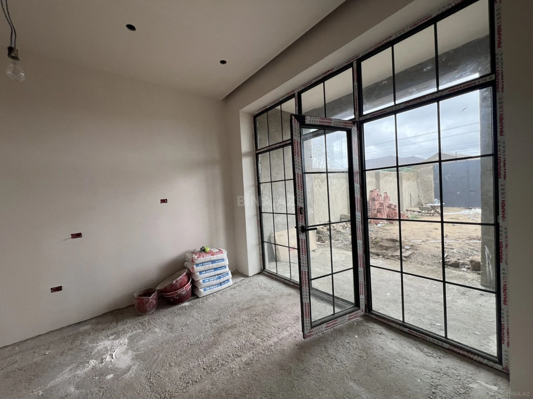 Satılır 6 otaqlı həyət evi 240 m²