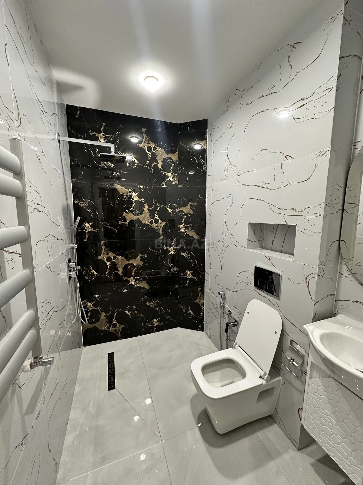 Satılır 3 otaqlı mənzil 142 m²
