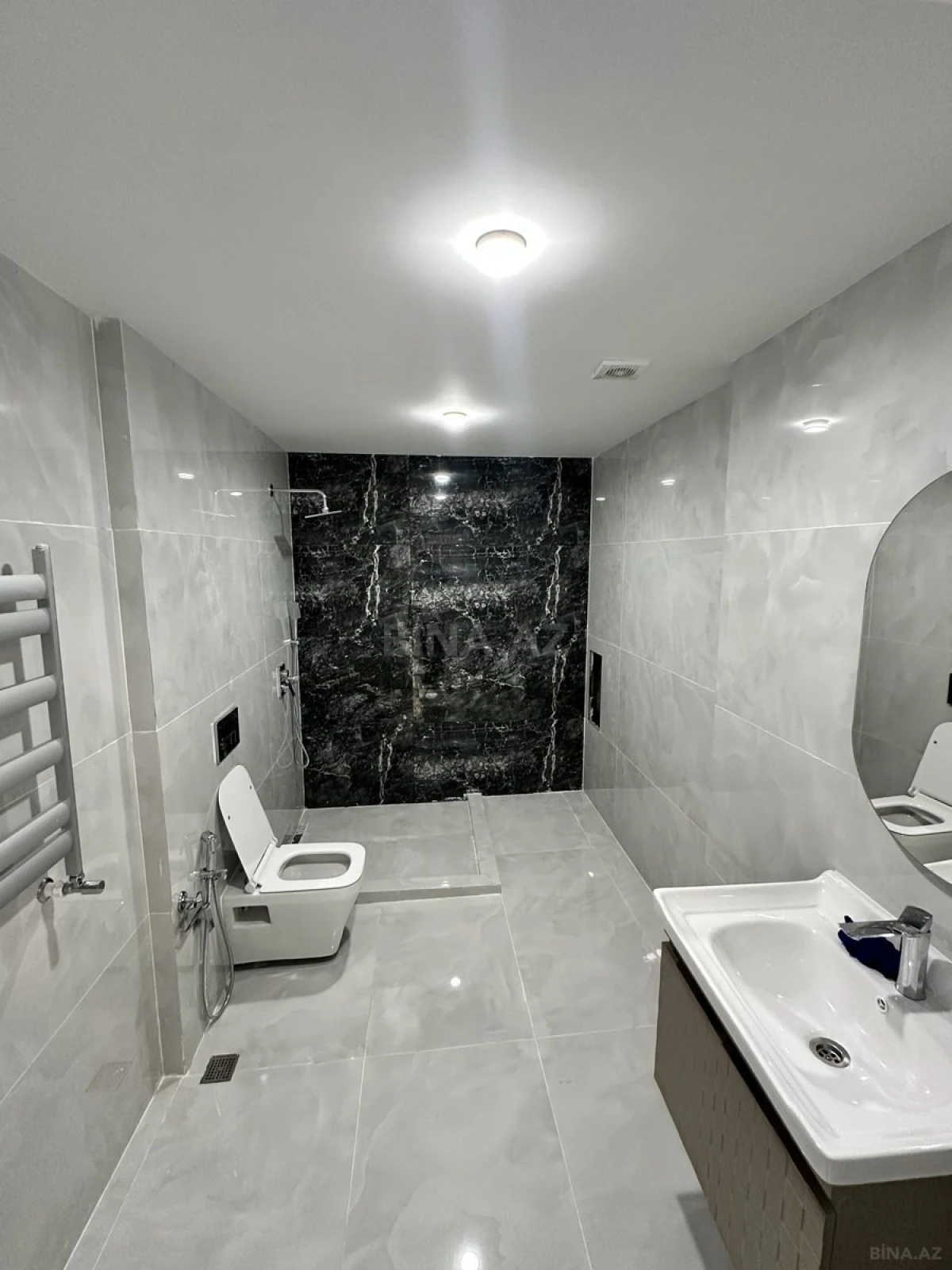 Satılır 3 otaqlı mənzil 142 m²