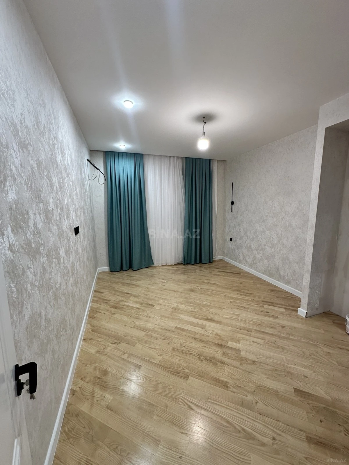 Satılır 3 otaqlı mənzil 142 m²