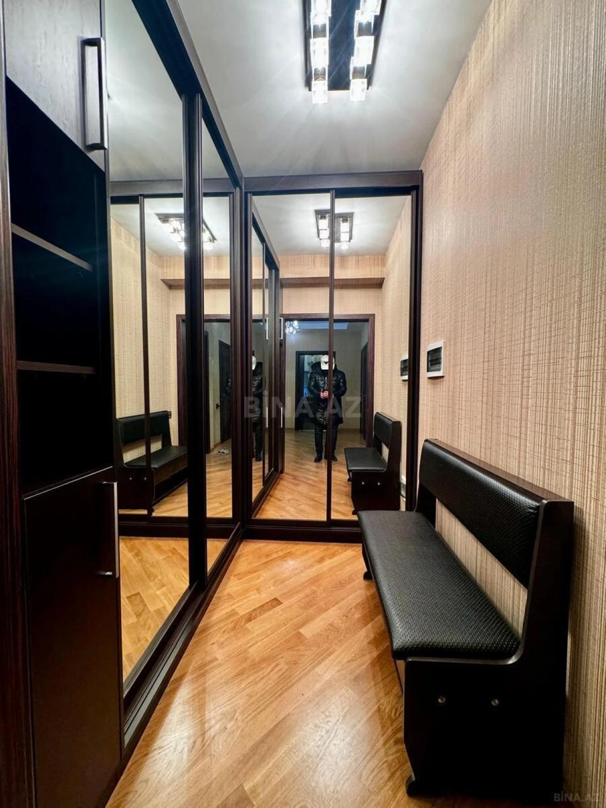 Satılır 3 otaqlı mənzil 145 m²