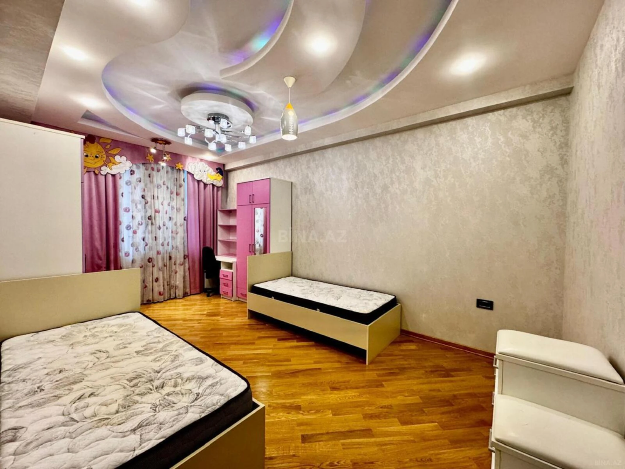 Satılır 3 otaqlı mənzil 145 m²