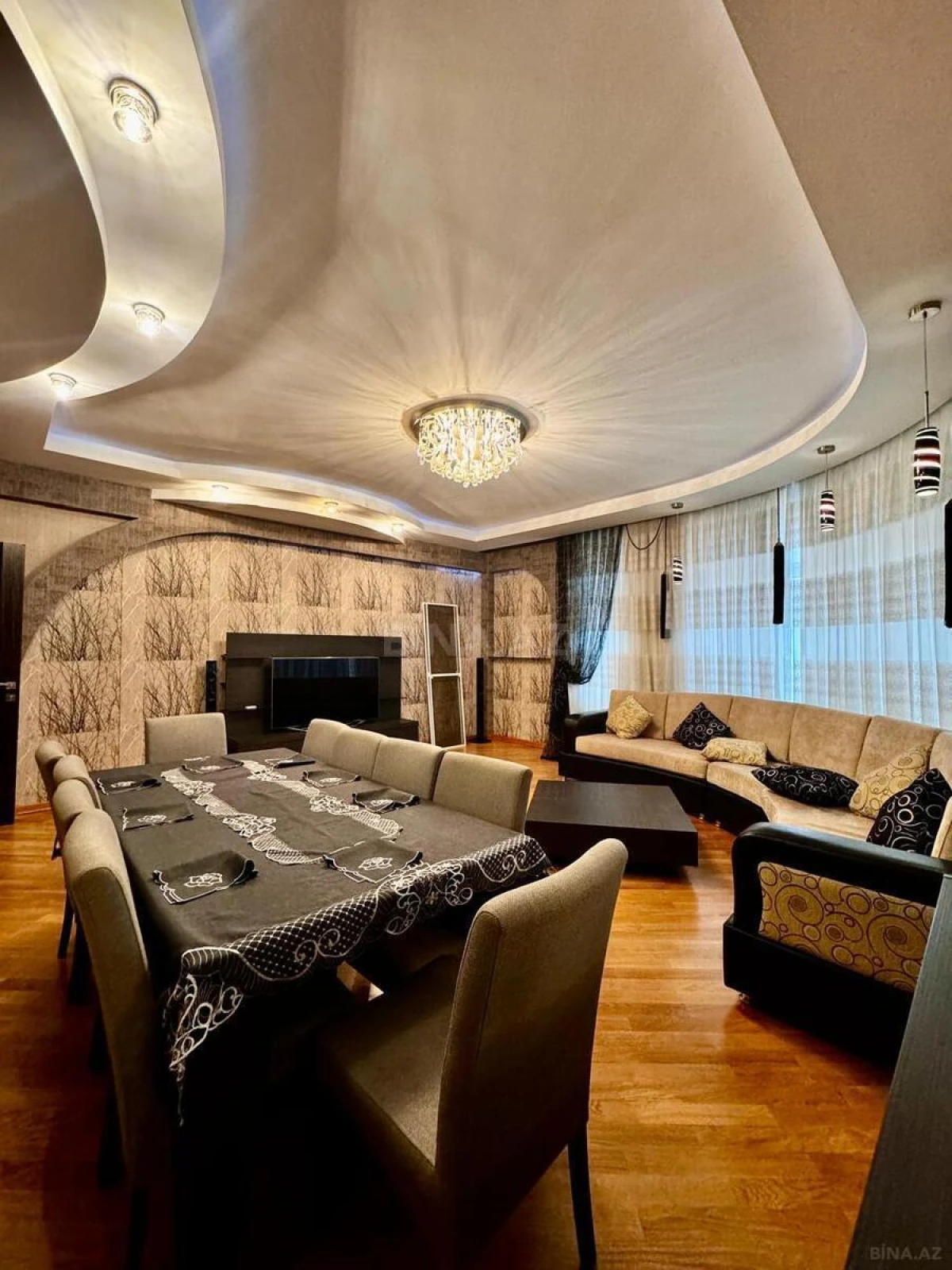 Satılır 3 otaqlı mənzil 145 m²