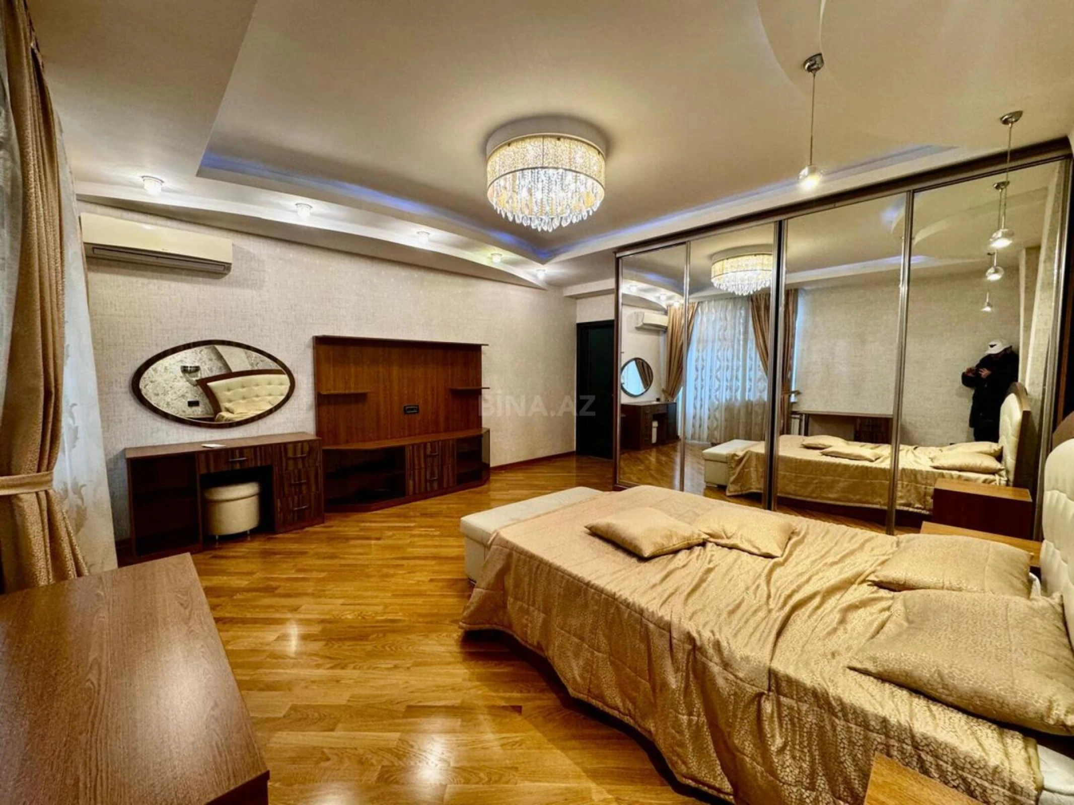 Satılır 3 otaqlı mənzil 145 m²