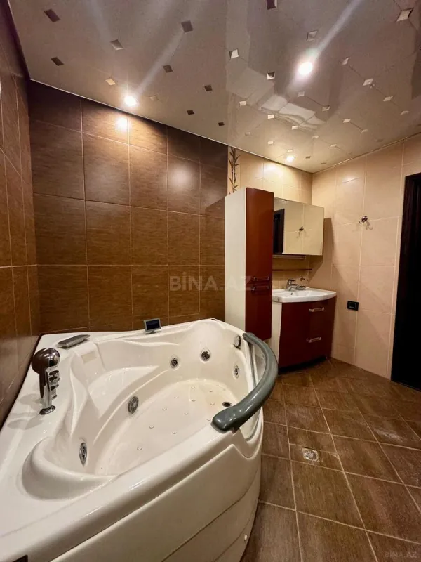 Satılır 3 otaqlı mənzil 145 m²