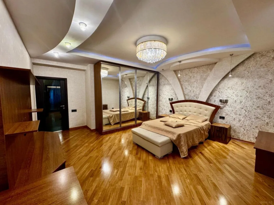 Satılır 3 otaqlı mənzil 145 m²