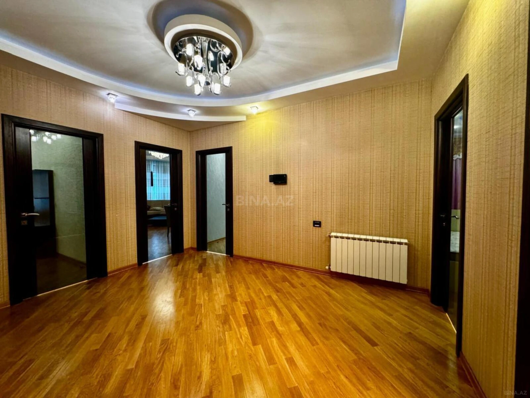 Satılır 3 otaqlı mənzil 145 m²