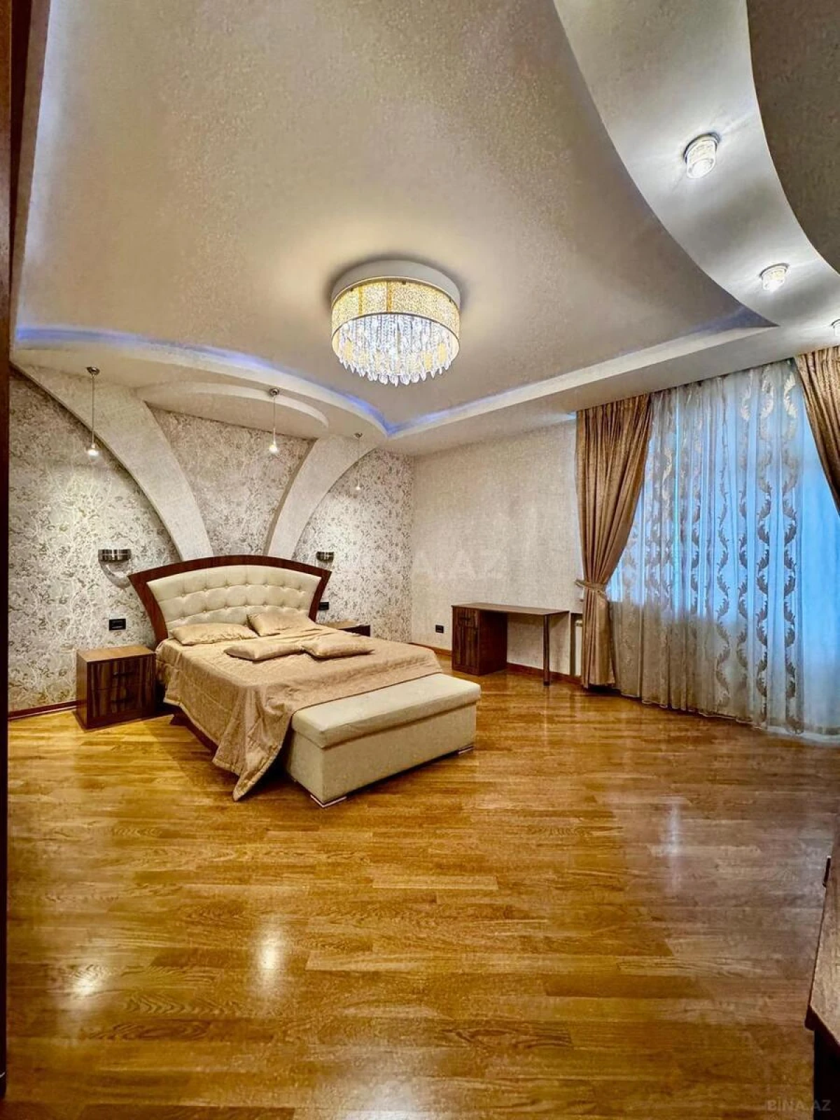 Satılır 3 otaqlı mənzil 145 m²
