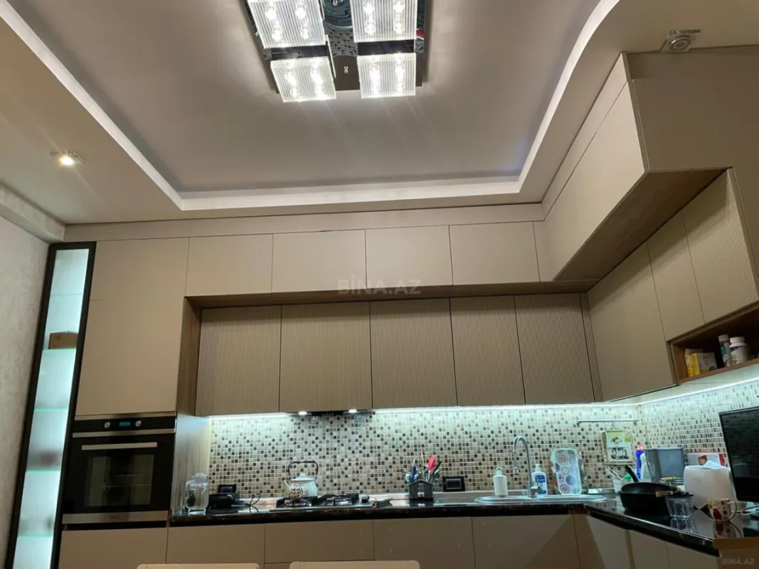 Satılır 3 otaqlı mənzil 145 m²