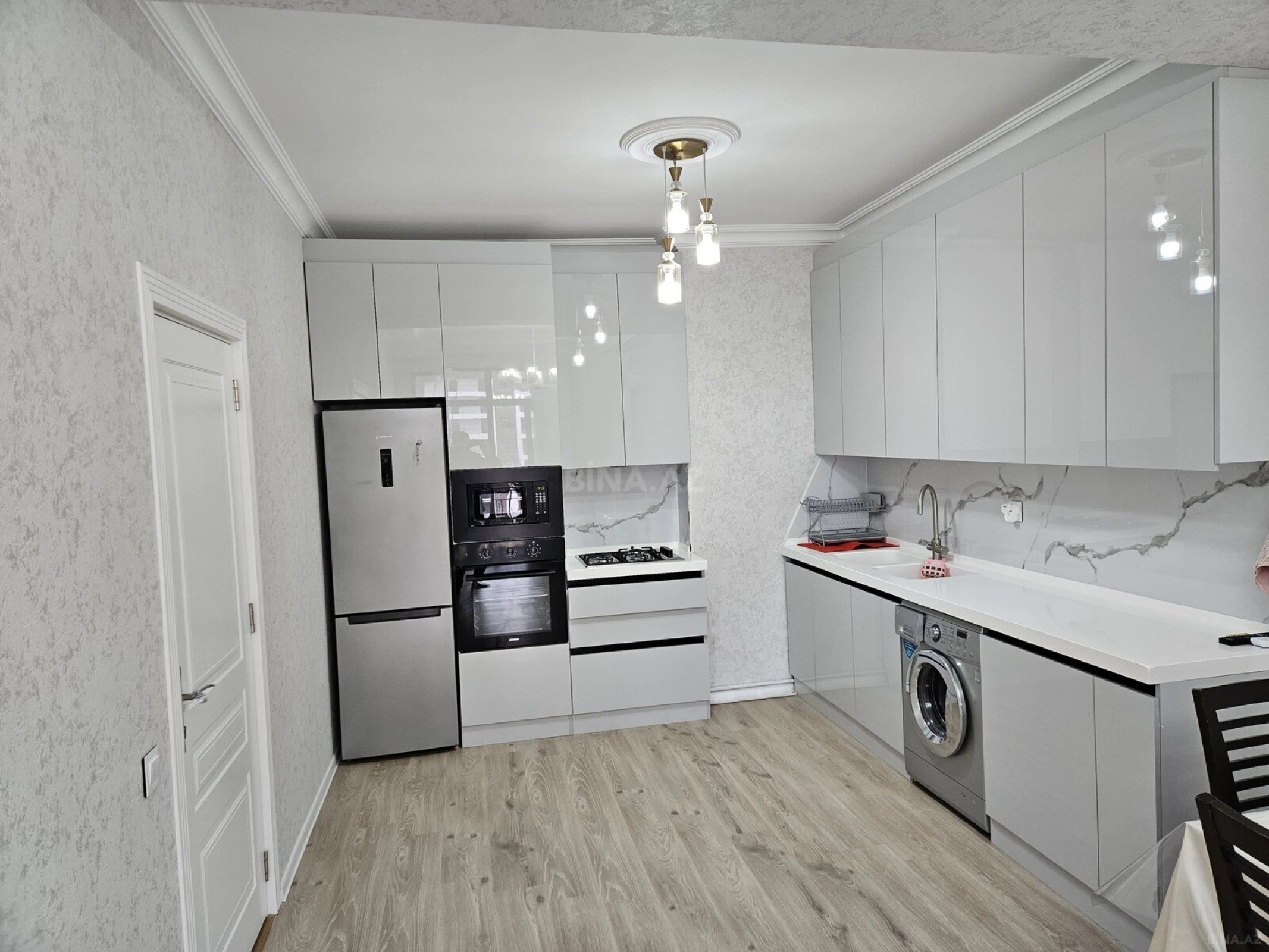 Kirayə verilir 2 otaqlı mənzil 75 m²