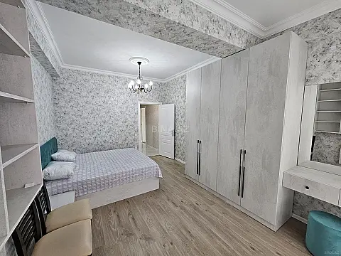 Kirayə verilir 2 otaqlı mənzil 75 m²