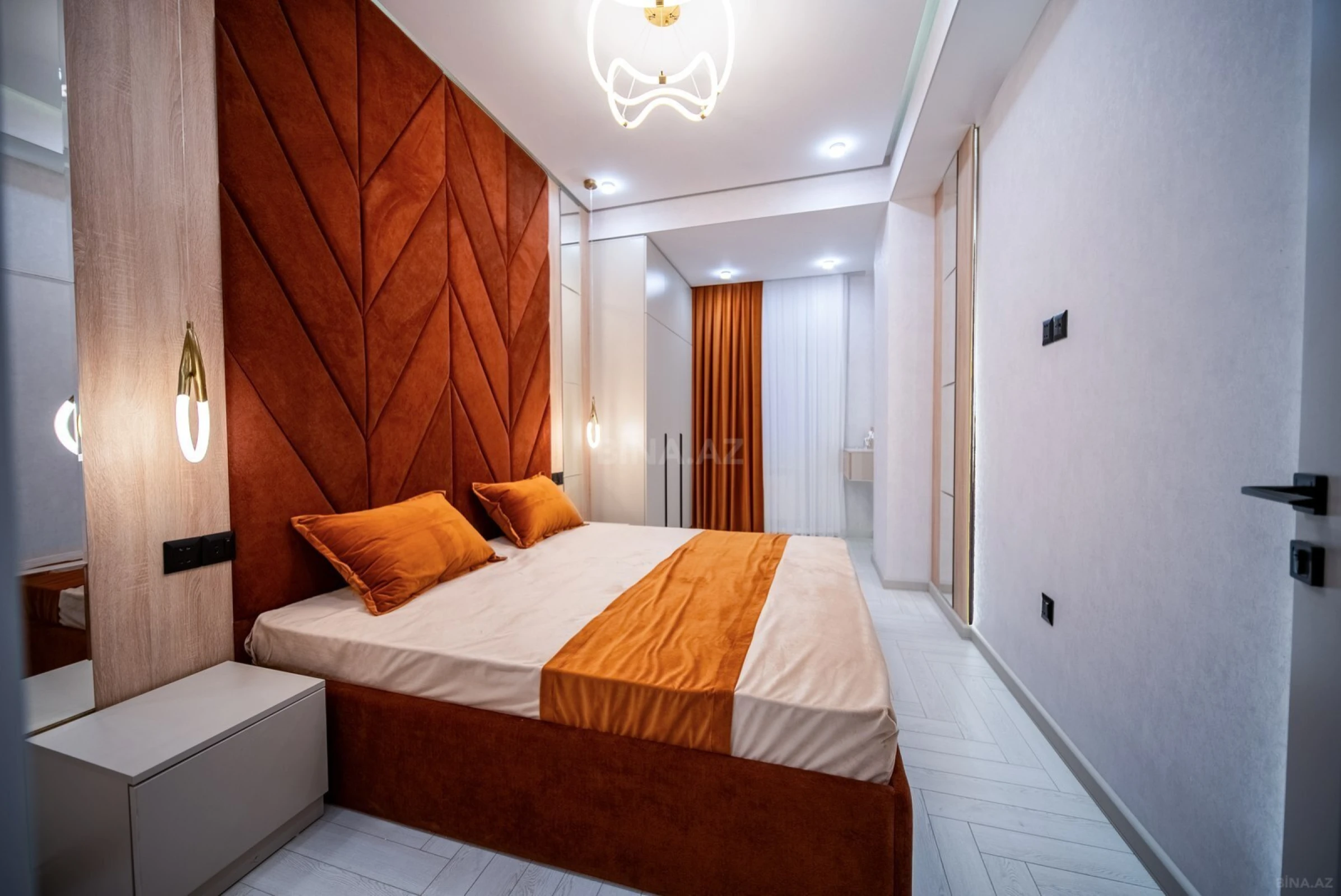 Satılır 2 otaqlı mənzil 78 m²