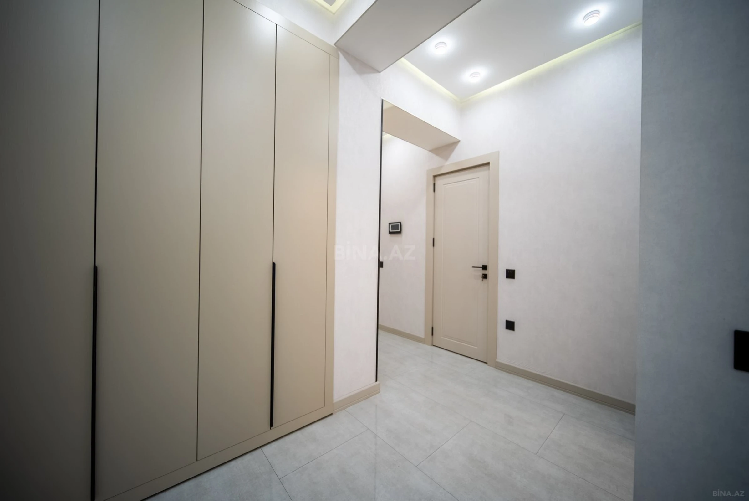 Satılır 2 otaqlı mənzil 78 m²