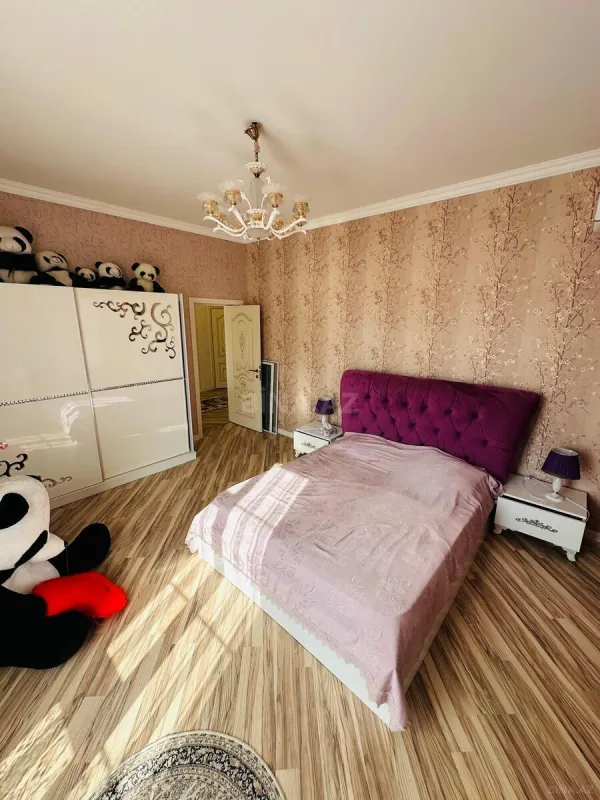 Satılır 8 otaqlı həyət evi 265 m²