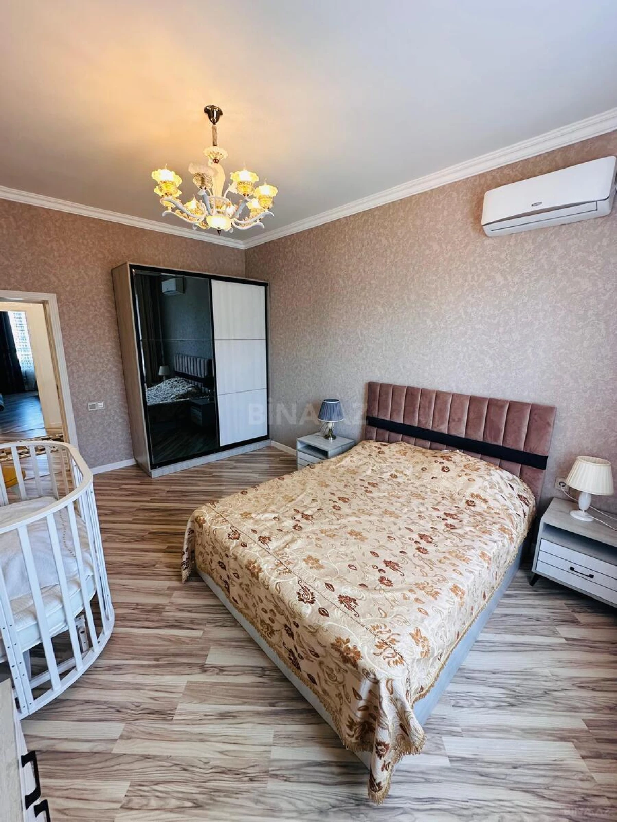 Satılır 8 otaqlı həyət evi 265 m²