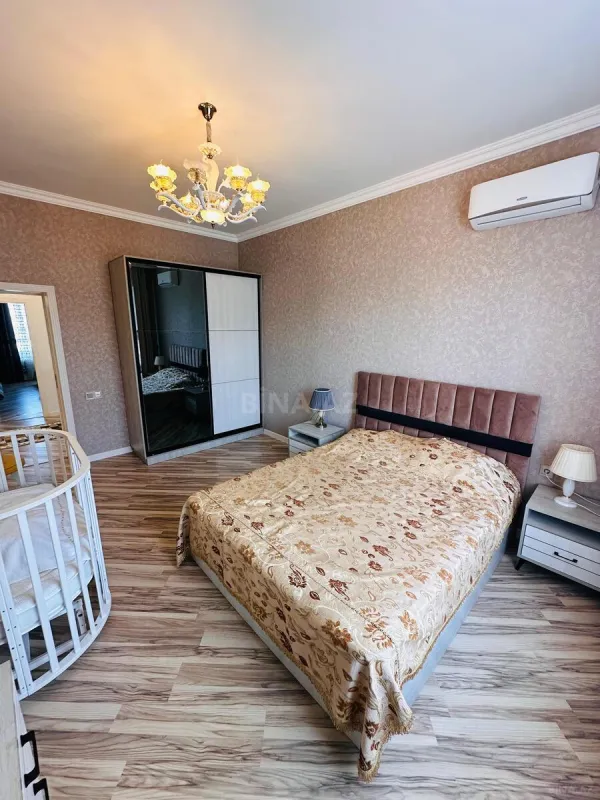 Satılır 8 otaqlı həyət evi 265 m²