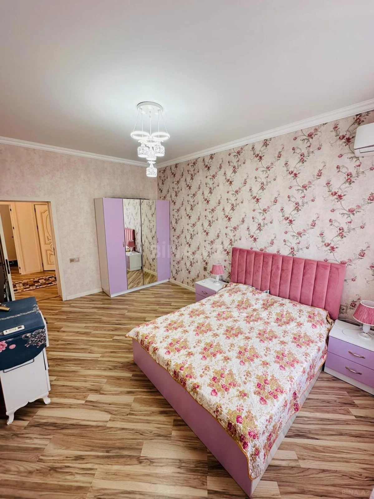 Satılır 8 otaqlı həyət evi 265 m²