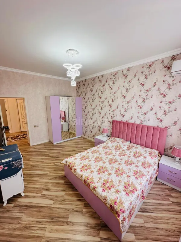 Satılır 8 otaqlı həyət evi 265 m²