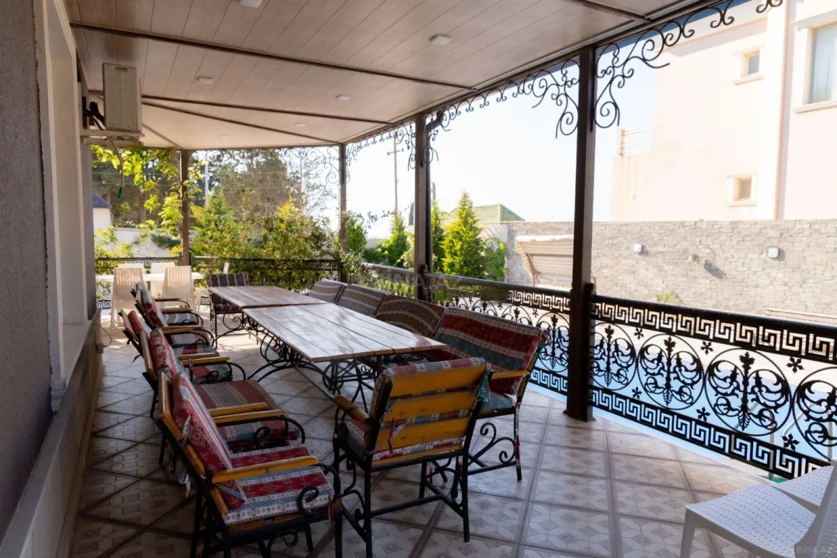Satılır 8 otaqlı həyət evi 265 m²
