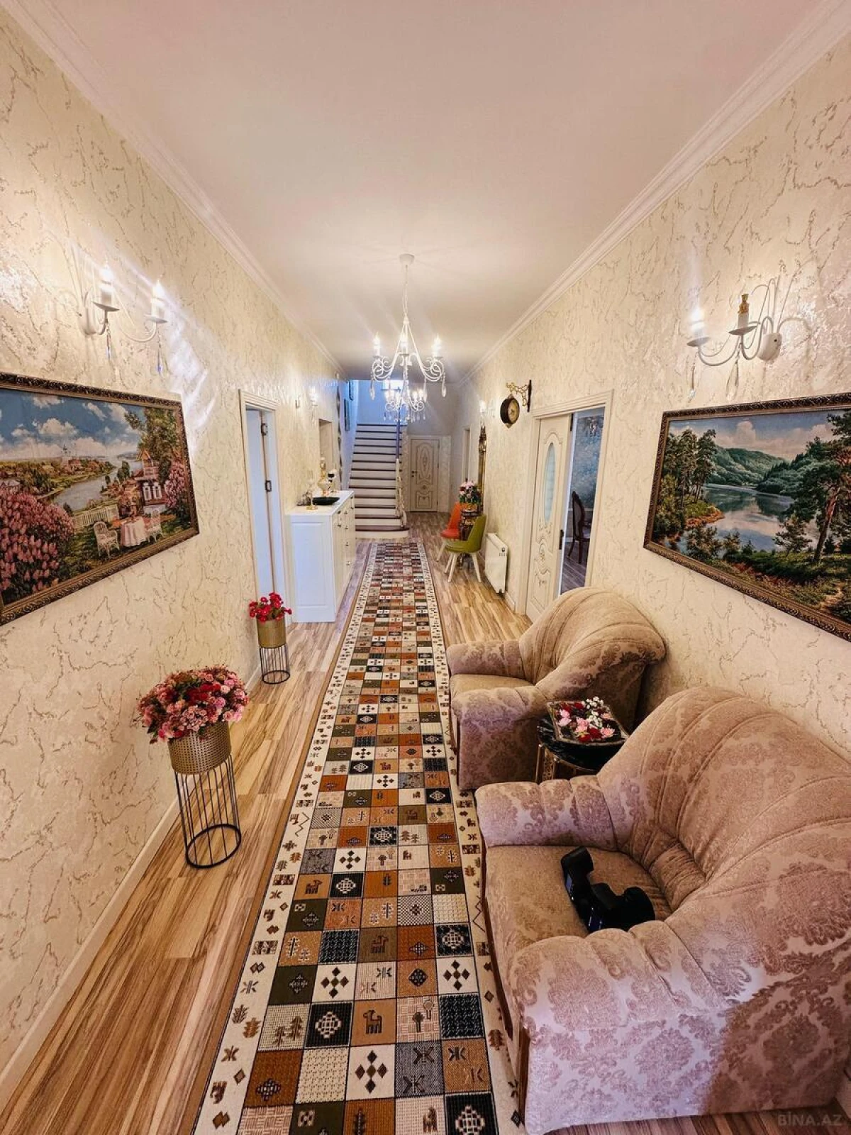 Satılır 8 otaqlı həyət evi 265 m²