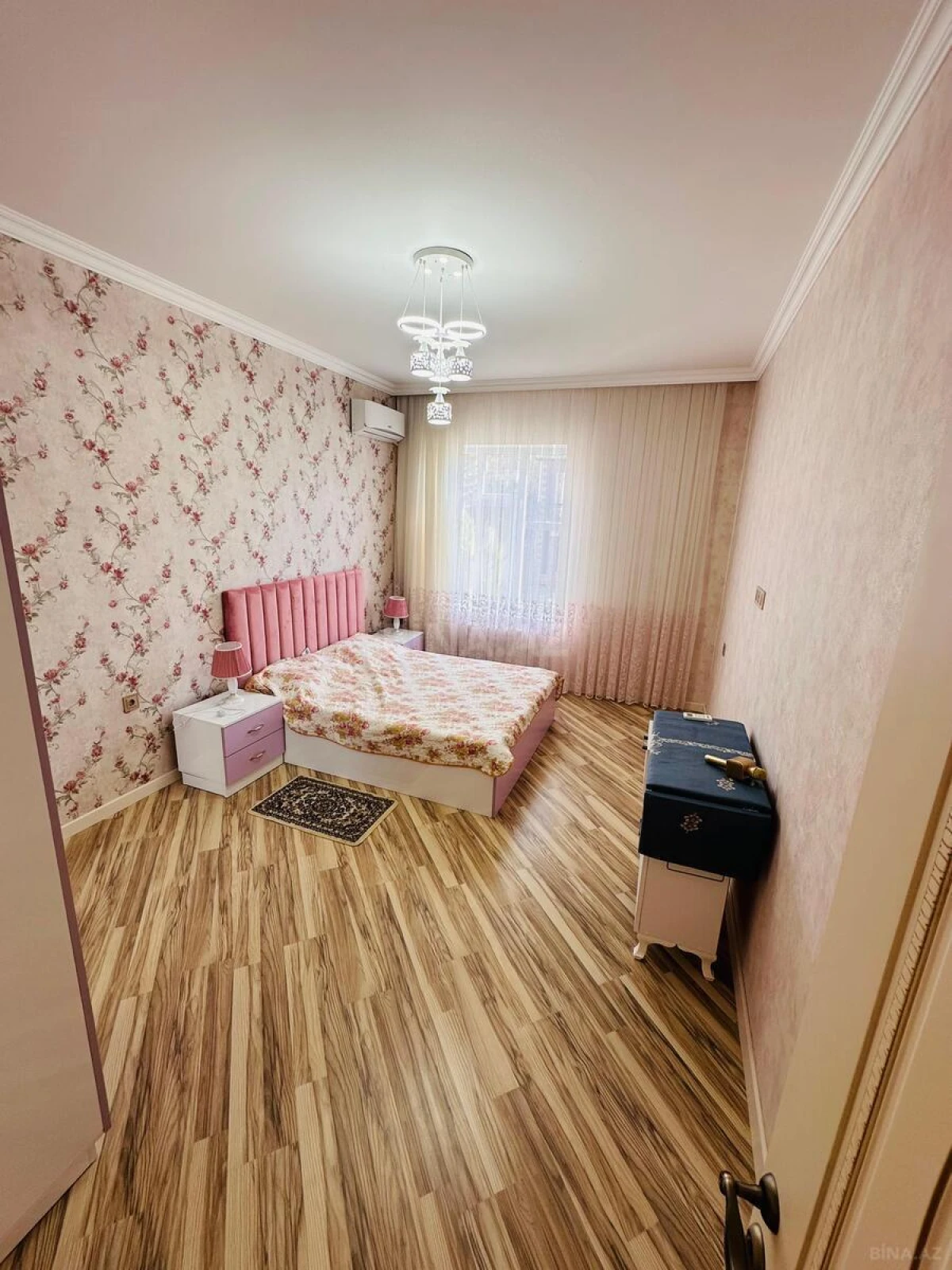 Satılır 8 otaqlı həyət evi 265 m²