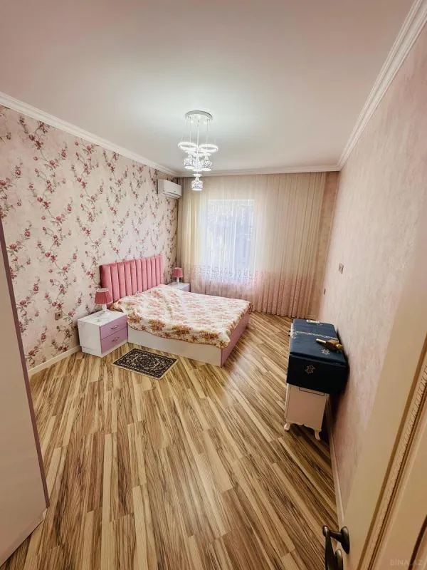 Satılır 8 otaqlı həyət evi 265 m²