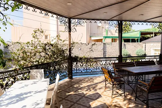 Satılır 8 otaqlı həyət evi 265 m²