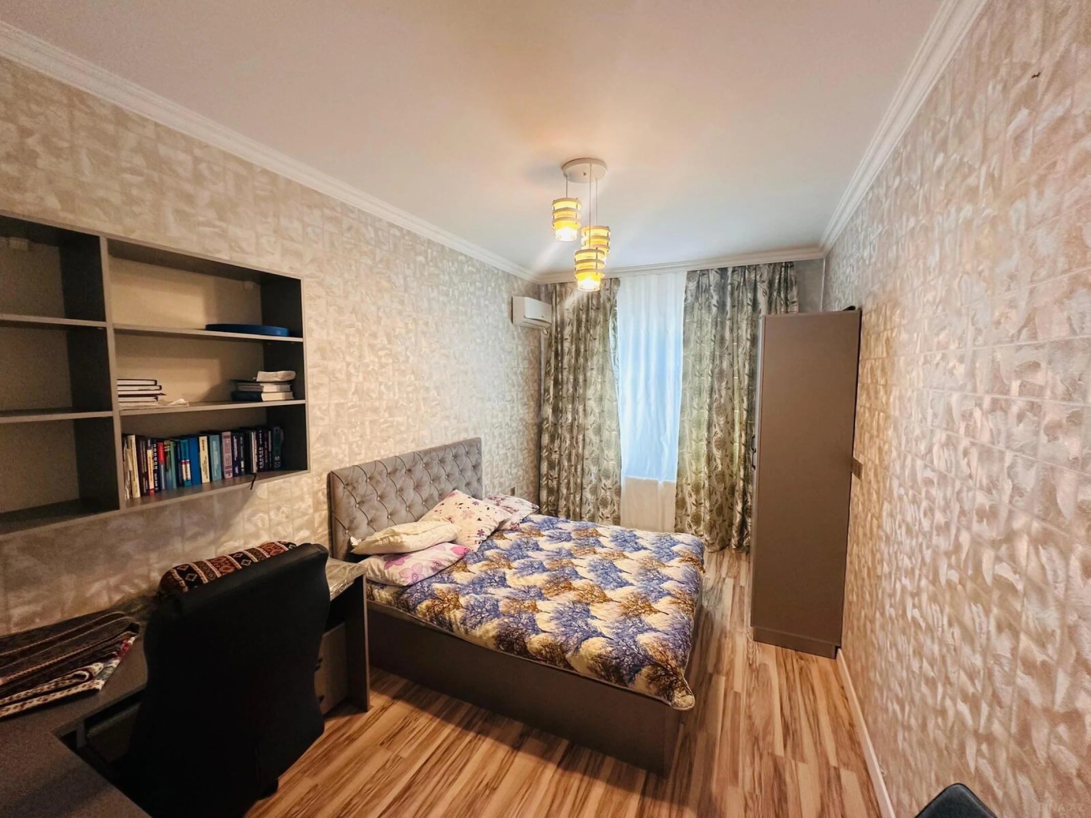 Satılır 8 otaqlı həyət evi 265 m²