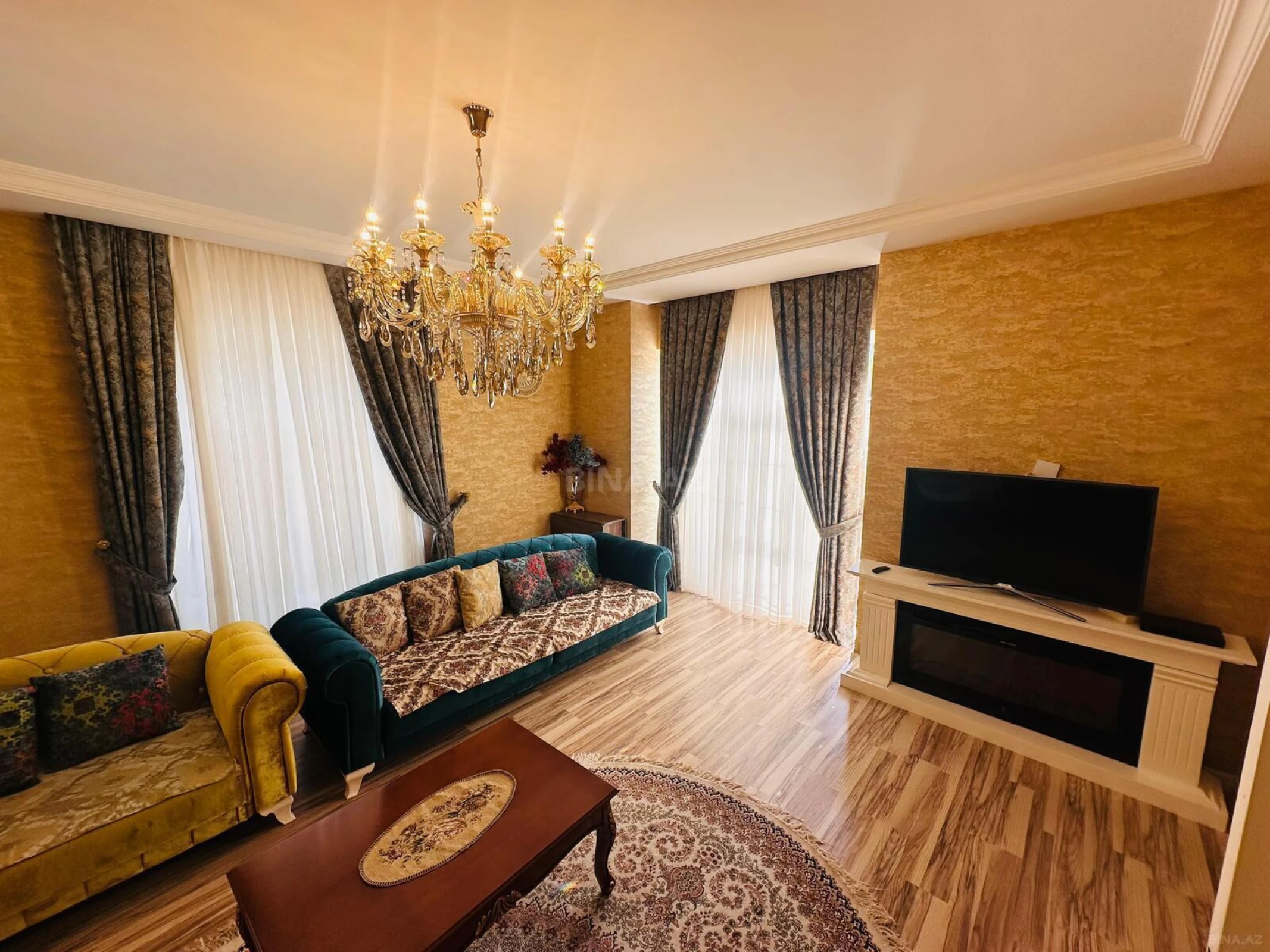 Satılır 8 otaqlı həyət evi 265 m²