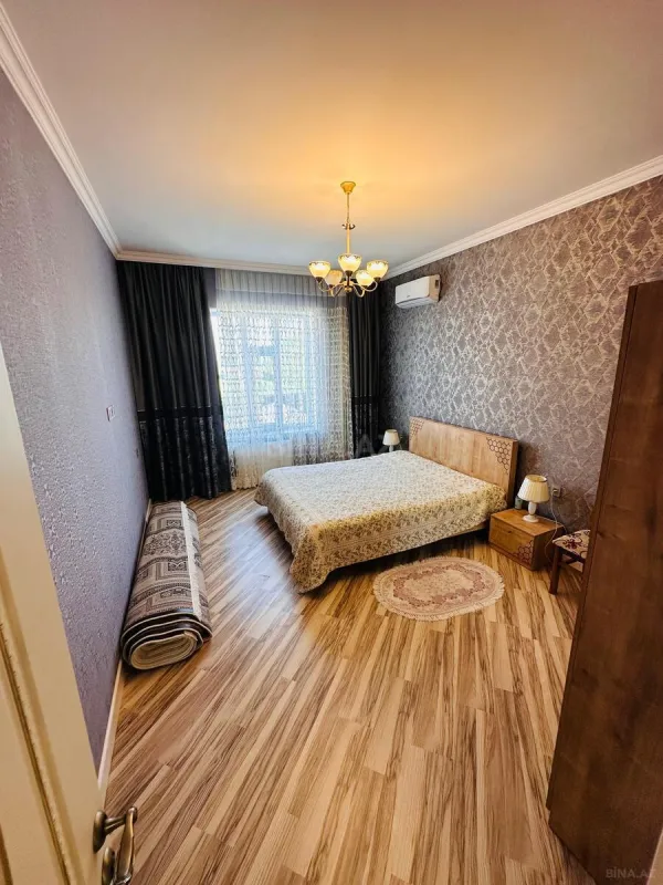 Satılır 8 otaqlı həyət evi 265 m²