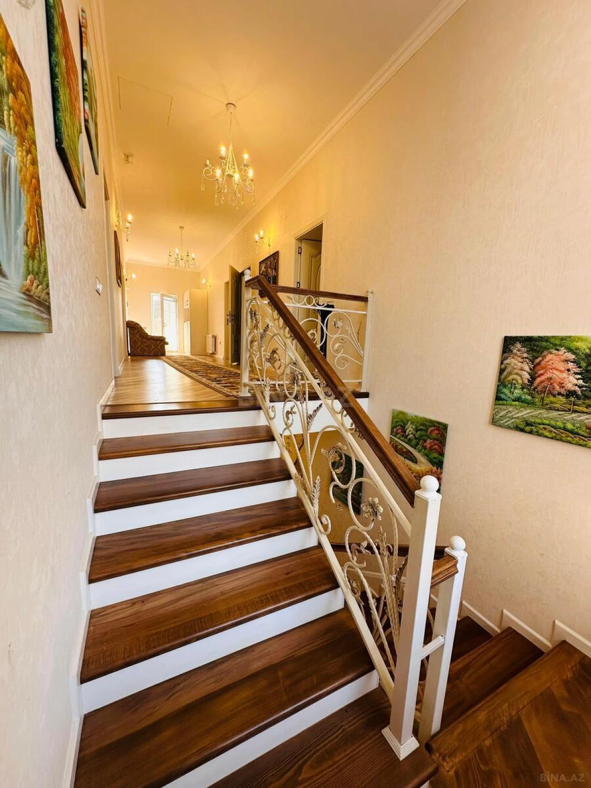 Satılır 8 otaqlı həyət evi 265 m²