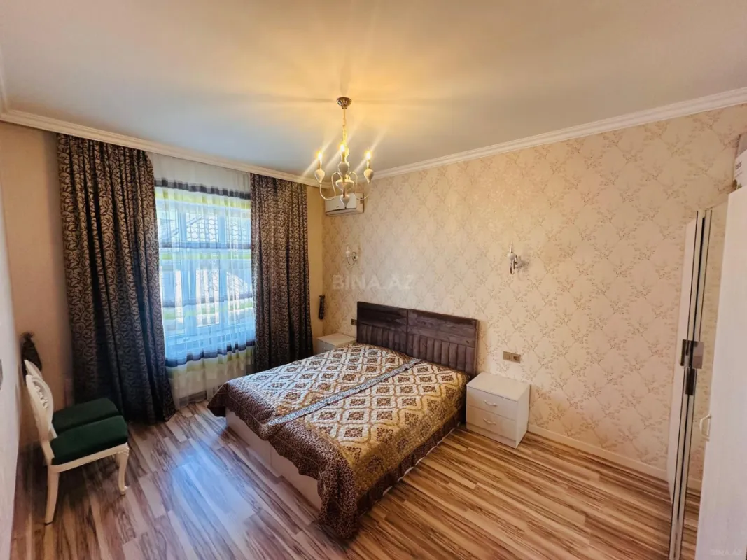 Satılır 8 otaqlı həyət evi 265 m²