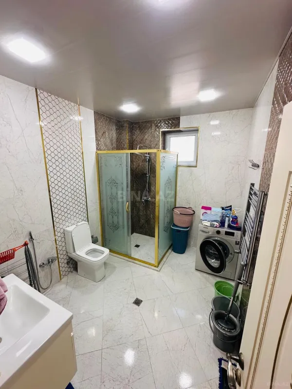 Satılır 8 otaqlı həyət evi 265 m²