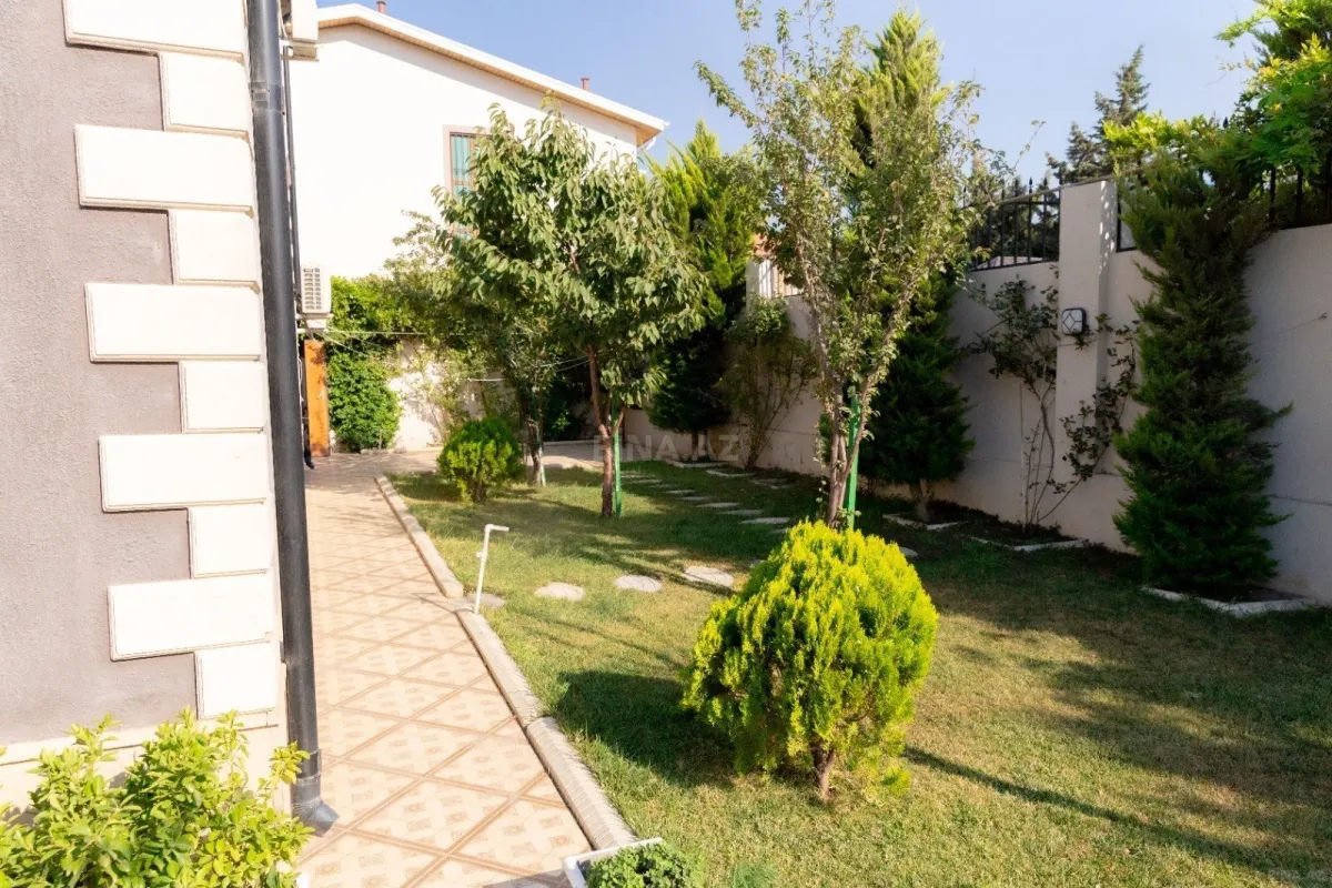 Satılır 8 otaqlı həyət evi 265 m²