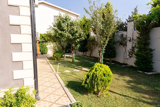 Satılır 8 otaqlı həyət evi 265 m²