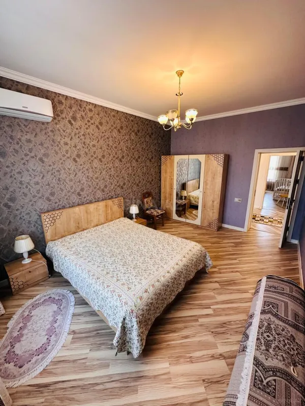Satılır 8 otaqlı həyət evi 265 m²