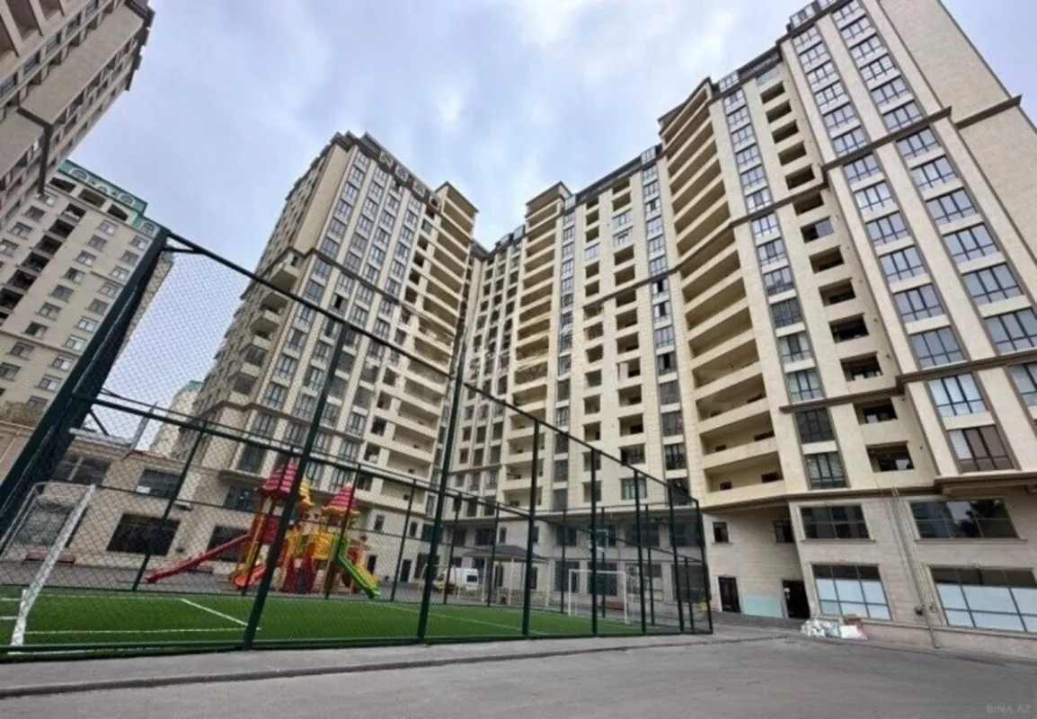 Satılır 3 otaqlı mənzil 157 m²