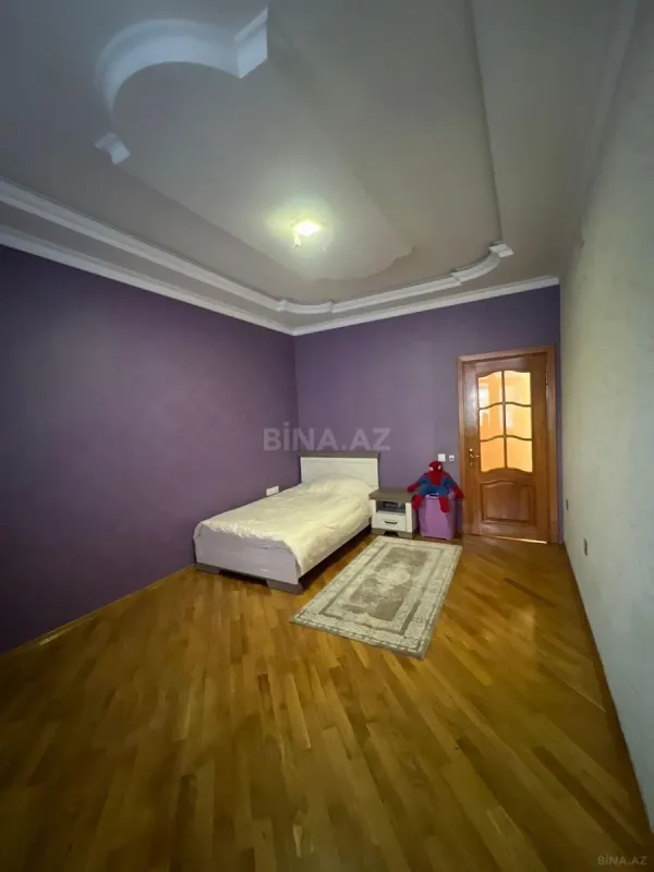 Satılır 3 otaqlı mənzil 131 m²