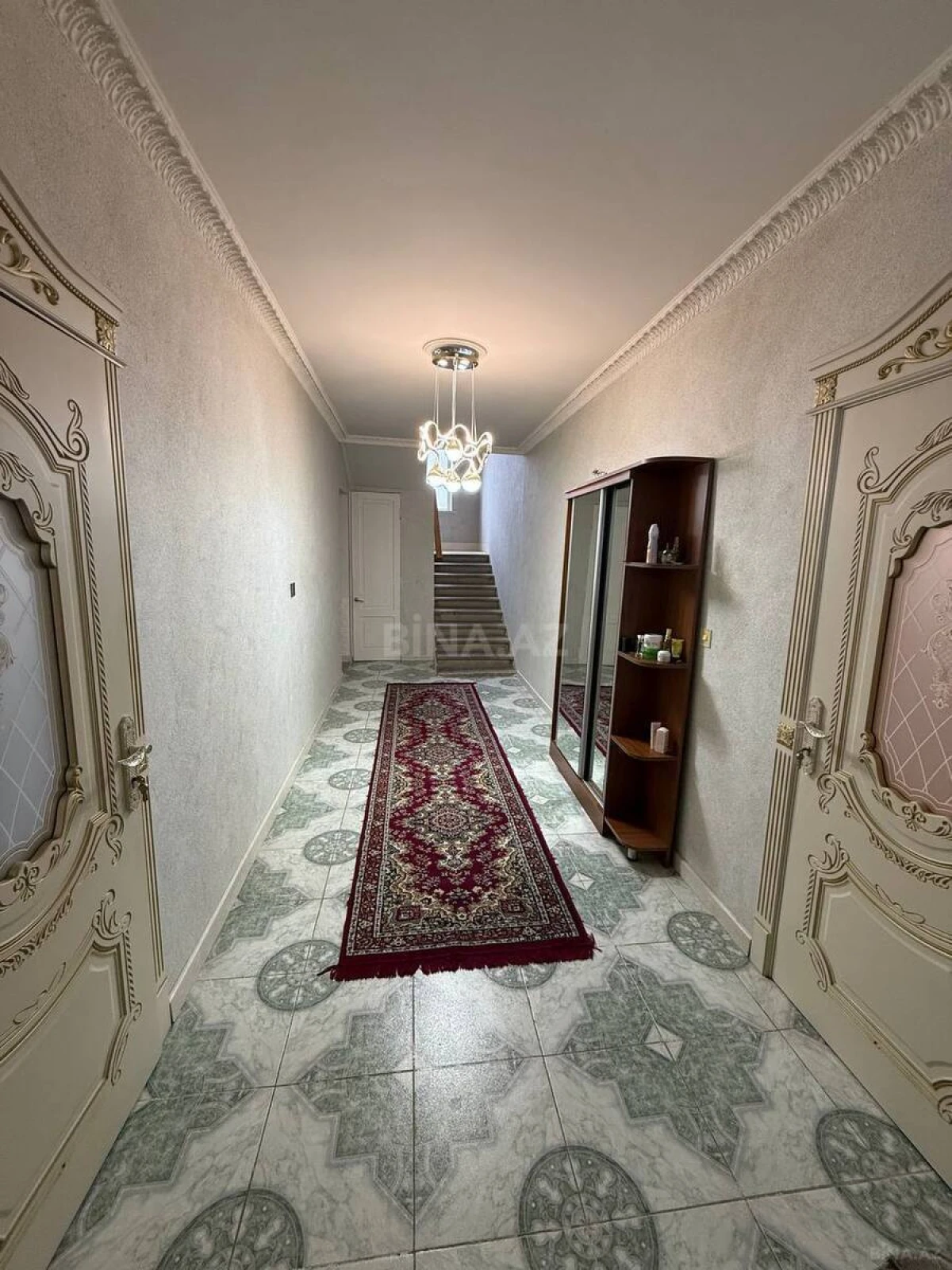 Satılır 12 otaqlı həyət evi 800 m²