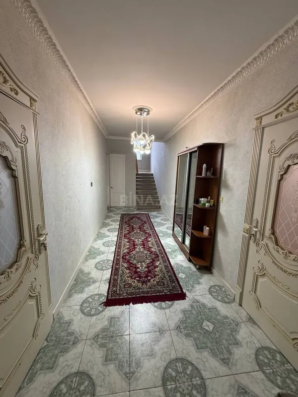 Satılır 12 otaqlı həyət evi 800 m²