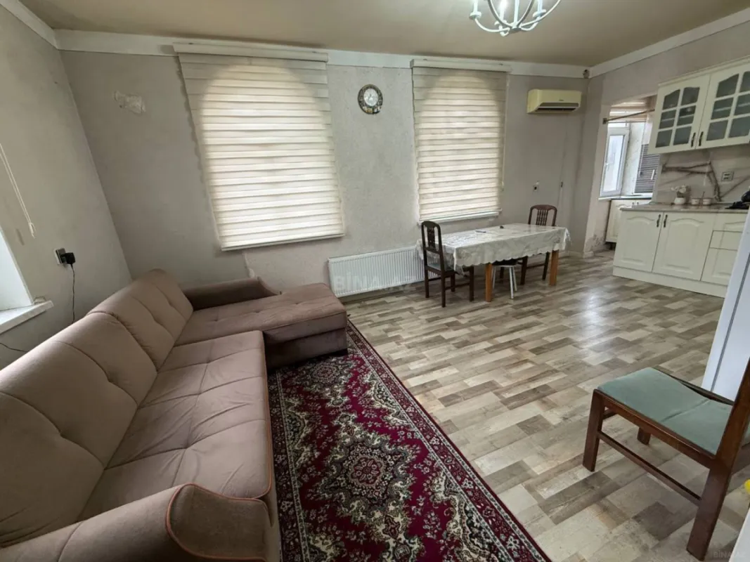 Satılır 12 otaqlı həyət evi 800 m²