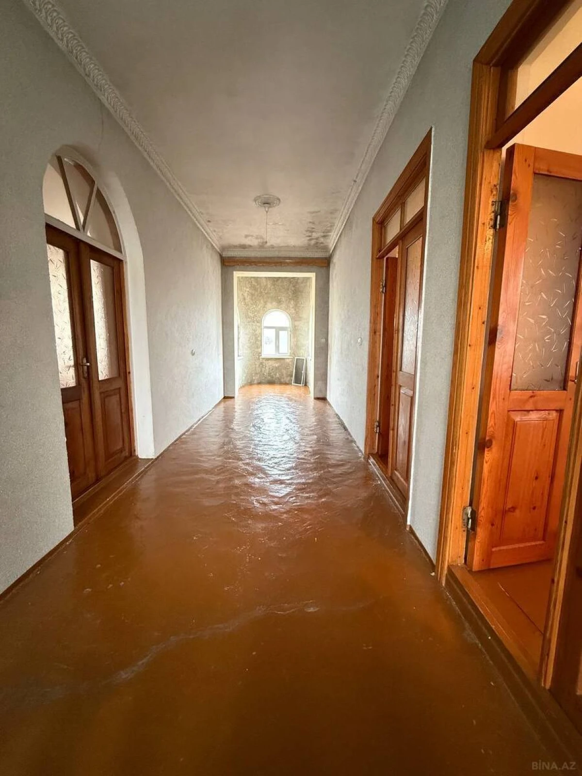 Satılır 12 otaqlı həyət evi 800 m²