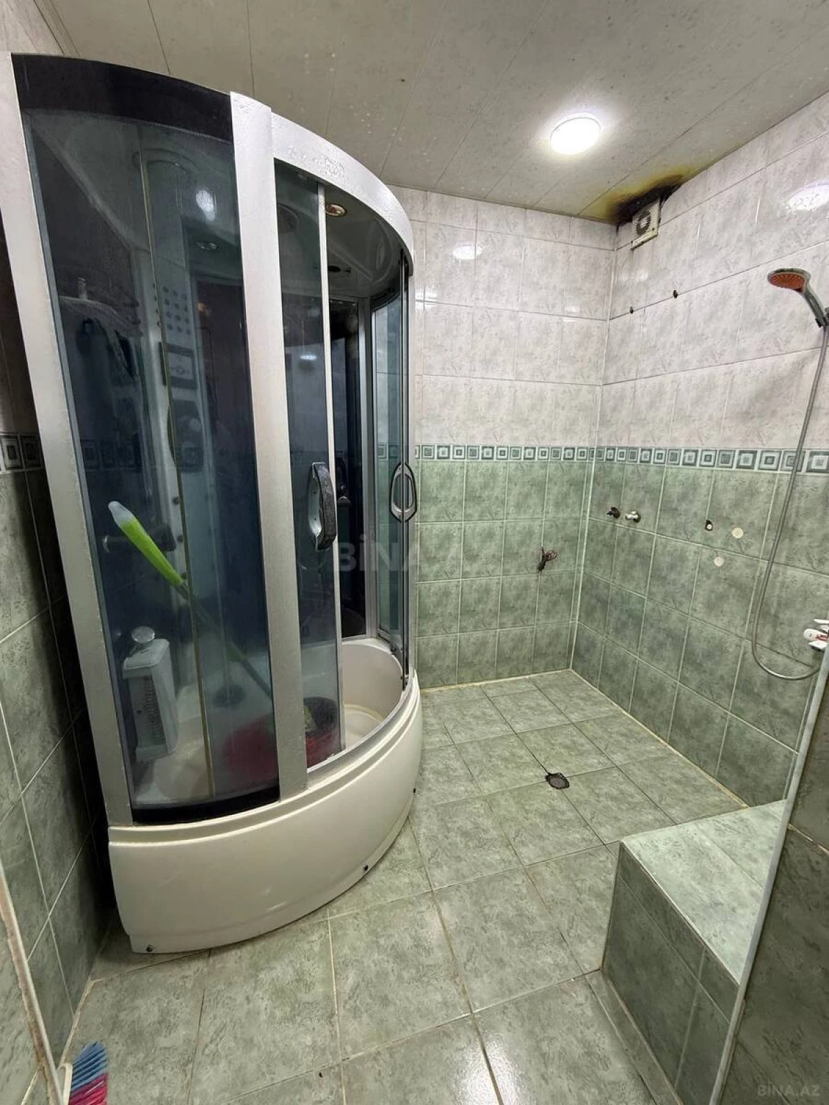 Satılır 12 otaqlı həyət evi 800 m²